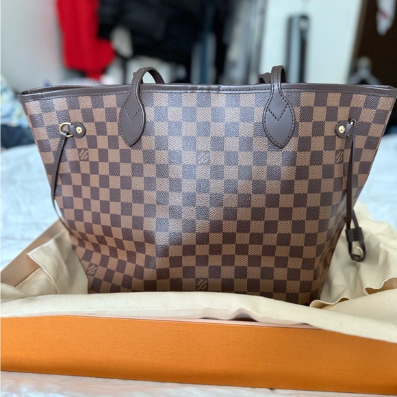 Authentic Louis Vuitton Neverdull MM Tote - Picture 2 of 10